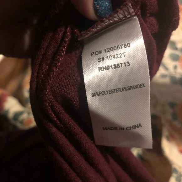 DOE & RAE Criss Cross Cage Tee Stone Washed Burgundy Stretch Sz L XL - Picture 3 of 3